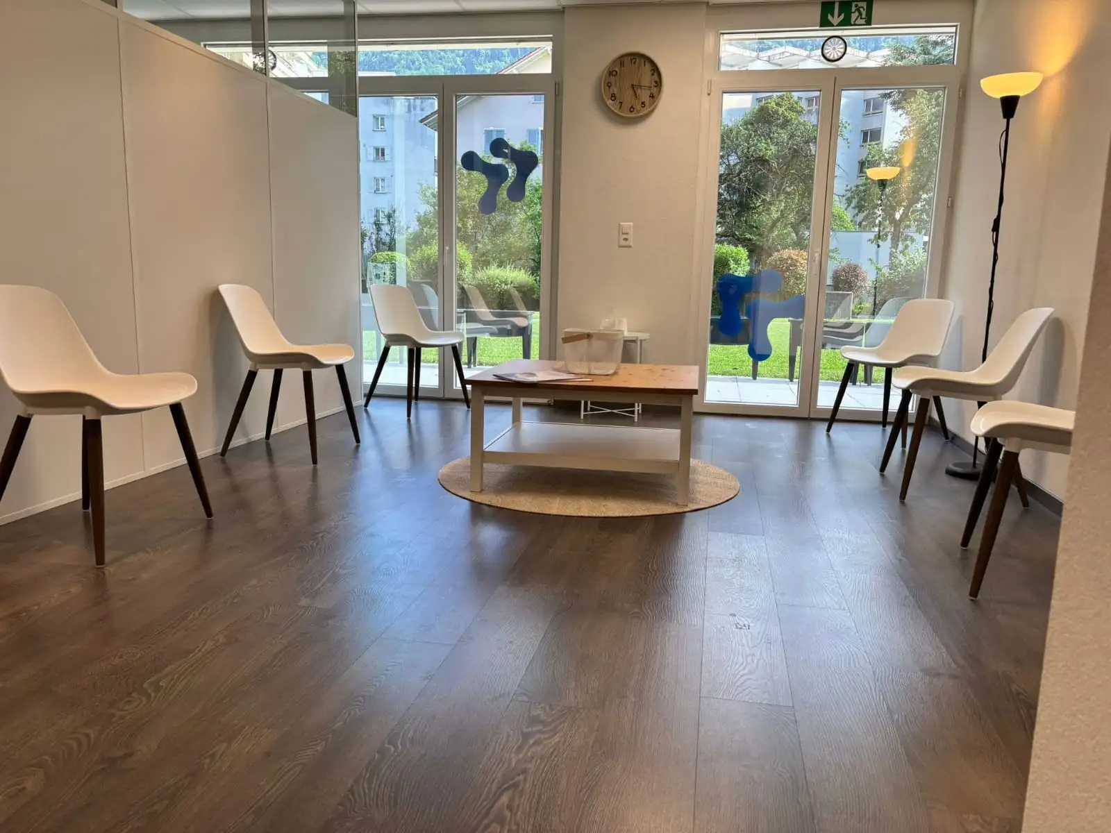 Salle d'attente cabinet physiothérapie Blue Physio Monthey